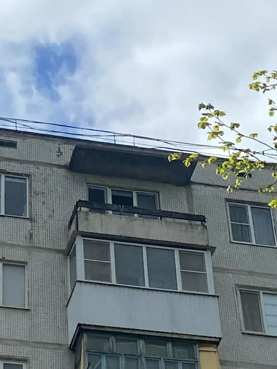 Балкон многоэтажного дома после наружной обшивки